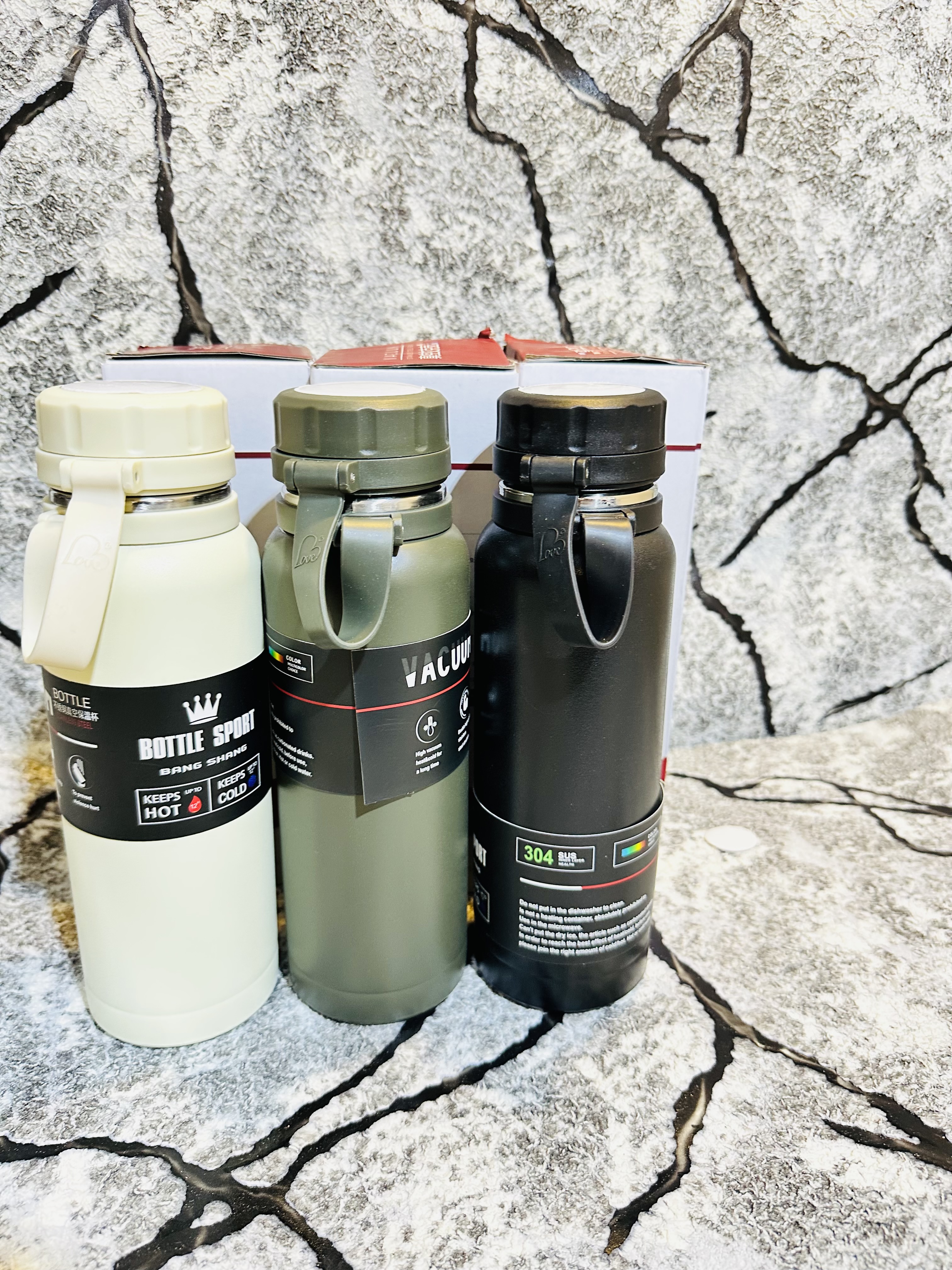 Sports insulated bottle with handle 